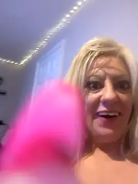 ImogenBrooke online show from October 6, 11:35 pm