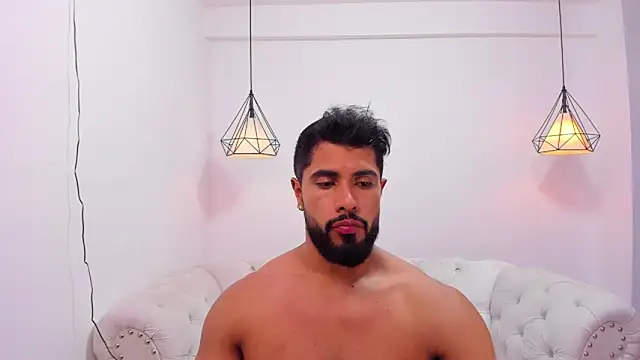 Snapshot of Santiago_huntt chatting on December 3, 7:44 pm Santiago huntt online show from December 3, 7:44 pm