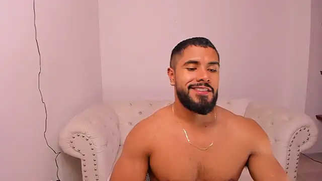 Snapshot of Santiago_huntt chatting on January 10, 12:49 am Santiago huntt online show from January 10, 12:49 am