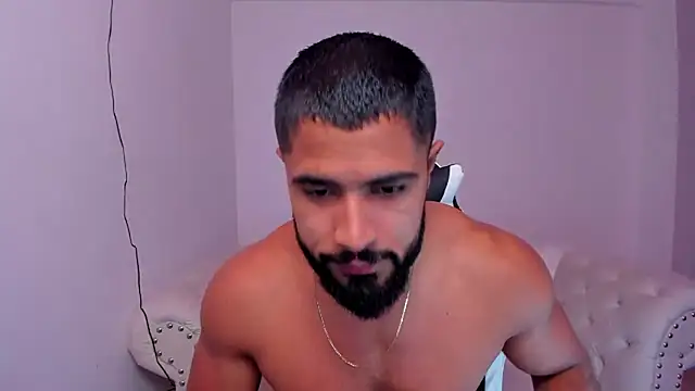 Snapshot of Santiago_huntt chatting on February 17, 12:27 pm Santiago huntt online show from February 17, 12:27 pm