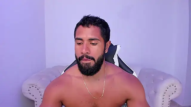 Snapshot of Santiago_huntt chatting on October 17, 10:45 pm Santiago huntt online show from October 17, 10:45 pm