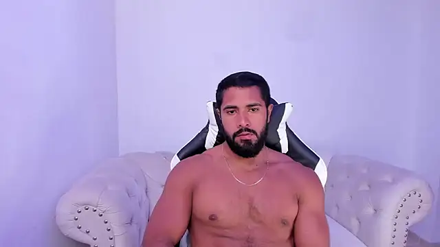 Snapshot of Santiago_huntt chatting on October 19, 3:56 pm Santiago huntt online show from October 19, 3:56 pm