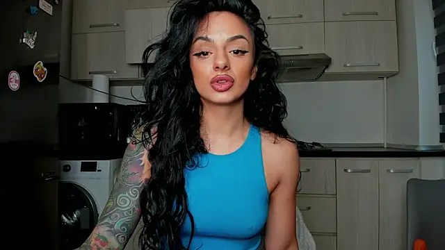 Snapshot of NNNoire chatting on January 25, 8:10 am NNNoire online show from January 25, 8:10 am