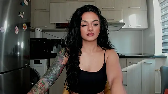 Snapshot of NNNoire chatting on January 28, 8:57 am NNNoire online show from January 28, 8:57 am