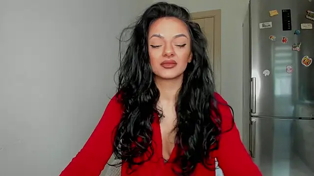 Snapshot of NNNoire chatting on February 13, 7:24 am NNNoire online show from February 13, 7:24 am