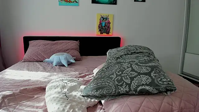 Snapshot of NNNoire chatting on March 11, 8:30 am NNNoire online show from March 11, 8:30 am