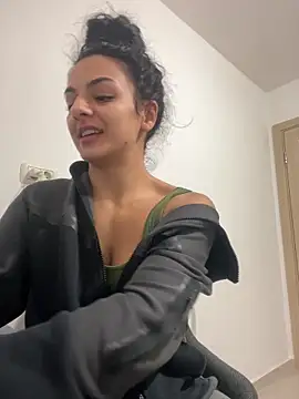 Snapshot of NNNoire chatting on October 1, 9:15 am NNNoire online show from October 1, 9:15 am