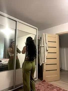 Snapshot of NNNoire chatting on October 10, 10:25 am NNNoire online show from October 10, 10:25 am