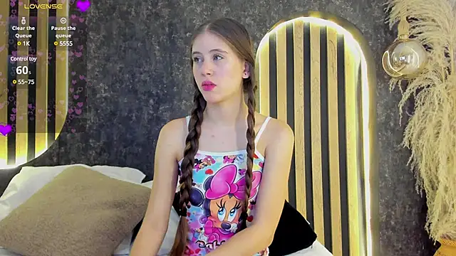 sara  jones gh online show from February 1, 7:23 pm