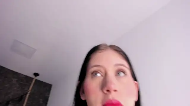 sara  jones gh online show from February 19, 6:59 pm