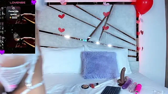 Snapshot of ssofijohnsonx chatting on February 15, 12:54 pm ssofijohnsonx online show from February 15, 12:54 pm