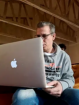 Snapshot of dimitrimarek chatting on January 18, 3:27 pm dimitrimarek online show from January 18, 3:27 pm