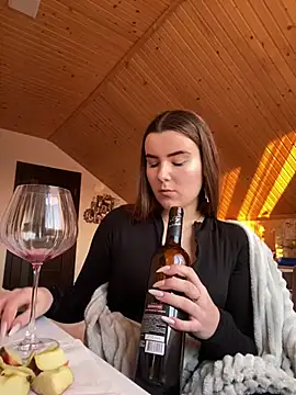 Snapshot of mewKate chatting on February 25, 3:27 pm mewKate online show from February 25, 3:27 pm