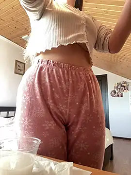 Snapshot of mewKate chatting on March 21, 3:35 pm mewKate online show from March 21, 3:35 pm