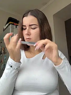 Snapshot of mewKate chatting on October 11, 8:24 am mewKate online show from October 11, 8:24 am