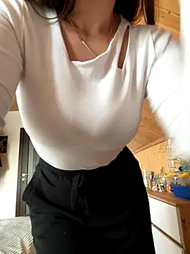 Snapshot of mewKate chatting on November 2, 11:56 am mewKate online show from November 2, 11:56 am