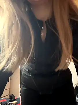 Snapshot of mewKate chatting on December 15, 3:27 pm mewKate online show from December 15, 3:27 pm