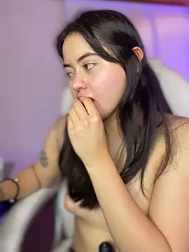 Snapshot of Camila_pinkk chatting on February 3, 4:12 pm Camila pinkk online show from February 3, 4:12 pm