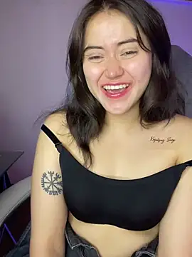 Snapshot of Camila_pinkk chatting on May 4, 1:51 pm Camila pinkk online show from May 4, 1:51 pm