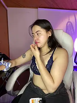 Snapshot of Camila_pinkk chatting on May 19, 1:50 pm Camila pinkk online show from May 19, 1:50 pm