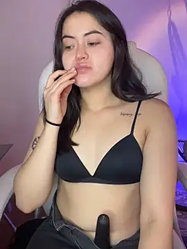 Snapshot of Camila_pinkk chatting on May 21, 1:40 pm Camila pinkk online show from May 21, 1:40 pm