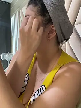 Snapshot of MilaRux chatting on November 7, 7:36 pm MilaRux online show from November 7, 7:36 pm