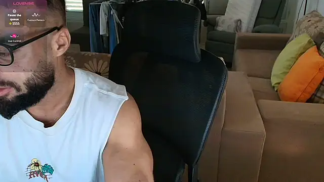 todddantes25 online show from April 18, 4:49 am