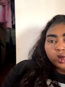 Snapshot of Aliana_Ross chatting on September 15, 2:50 pm Aliana Ross online show from September 15, 2:50 pm