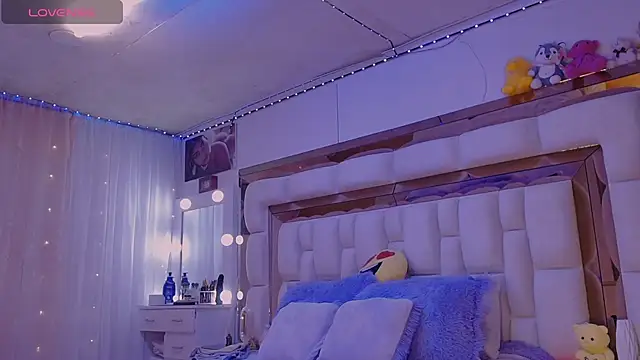 Snapshot of Aliana_Ross chatting on October 16, 8:04 am Aliana Ross online show from October 16, 8:04 am