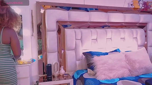 Snapshot of Aliana_Ross chatting on November 12, 7:20 am Aliana Ross online show from November 12, 7:20 am