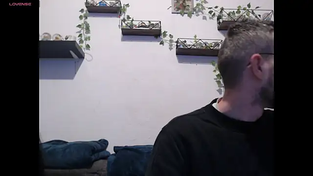 wawarruis online show from March 15, 8:54 pm