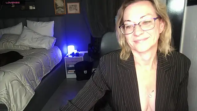 Snapshot of boeslaboes1 chatting on November 7, 1:27 am boeslaboes1 online show from November 7, 1:27 am