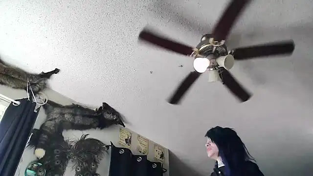 Snapshot of trashbrat chatting on September 13, 10:20 pm trashbrat online show from September 13, 10:20 pm