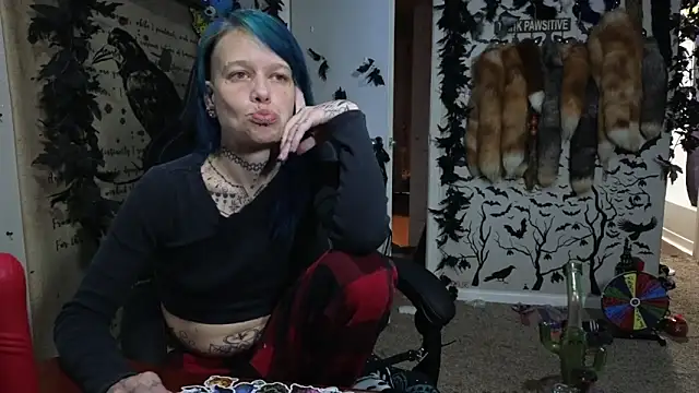 Snapshot of trashbrat chatting on November 13, 9:08 am trashbrat online show from November 13, 9:08 am