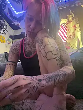 trashbrat online show from April 21, 10:01 pm