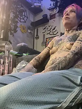 trashbrat online show from April 22, 10:06 am