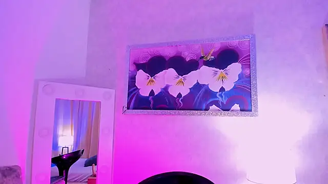 Snapshot of VeronicaOlson_ chatting on February 8, 12:17 am VeronicaOlson online show from February 8, 12:17 am