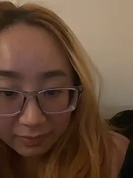 Snapshot of suki889 chatting on January 11, 5:18 pm suki889 online show from January 11, 5:18 pm