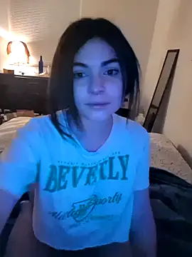 Snapshot of makemesmiley chatting on December 18, 10:32 am makemesmiley online show from December 18, 10:32 am