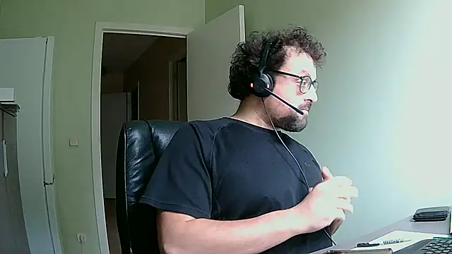 littlehairyman online show from October 3, 8:11 am