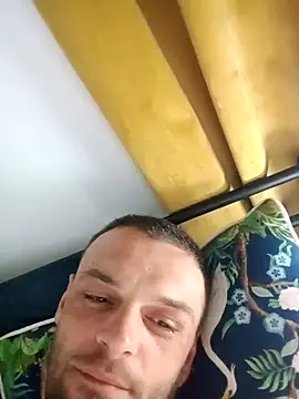 Snapshot of emileeion chatting on November 9, 12:53 am emileeion online show from November 9, 12:53 am