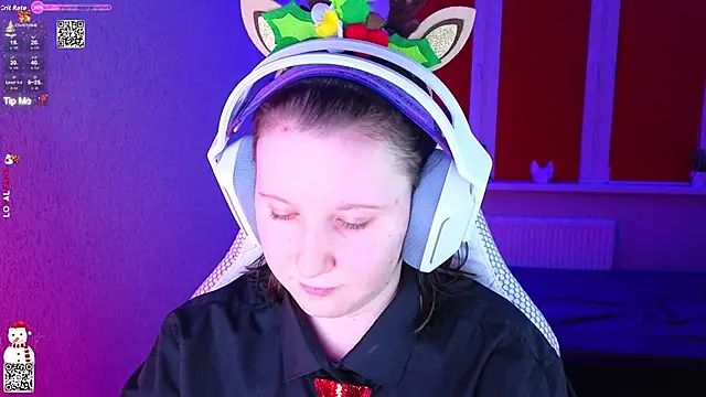 mon lola online show from December 17, 3:40 pm