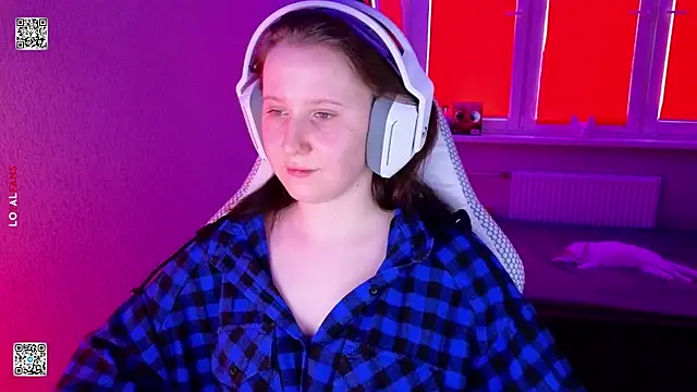 mon lola online show from March 31, 9:21 am