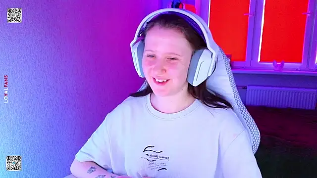 mon lola online show from April 6, 11:11 am