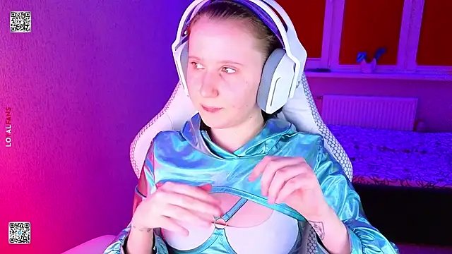 mon lola online show from April 22, 5:03 pm