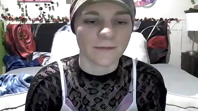 AverageRose online show from March 16, 9:05 pm