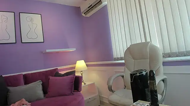 Snapshot of Emma_Walkerr_ chatting on February 8, 7:05 pm Emma Walkerr online show from February 8, 7:05 pm