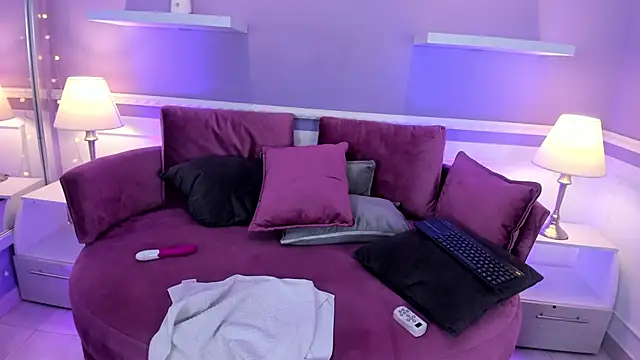 Snapshot of Emma_Walkerr_ chatting on February 14, 1:02 am Emma Walkerr online show from February 14, 1:02 am