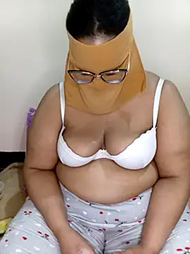 Snapshot of Samara-Bella chatting on February 14, 11:53 pm Samara-Bella online show from February 14, 11:53 pm