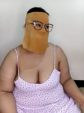 Snapshot of Samara-Bella chatting on February 18, 2:06 pm Samara-Bella online show from February 18, 2:06 pm